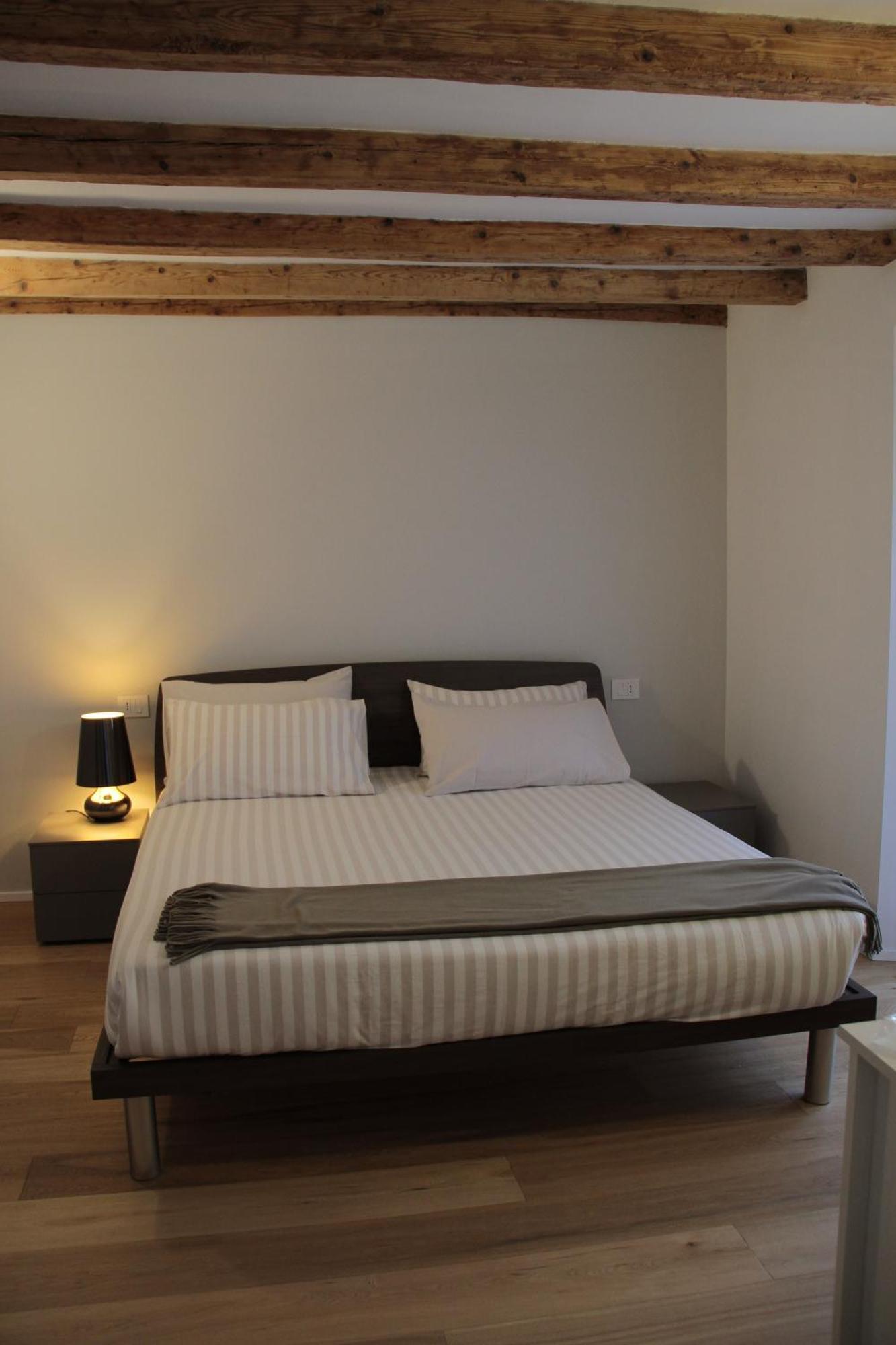 Casa Rosada Apartment Como